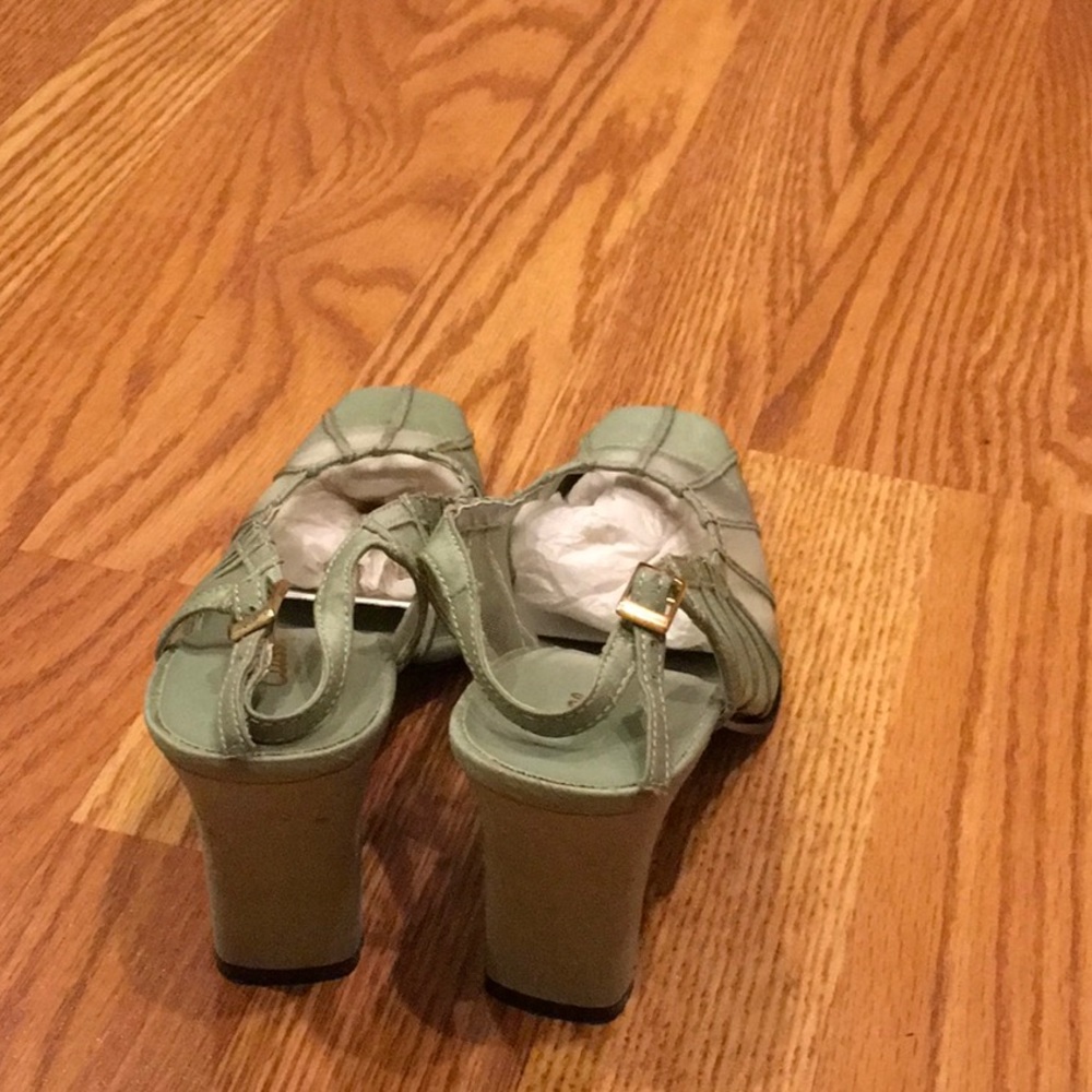 Classique Heels - Picture 3 of 5
